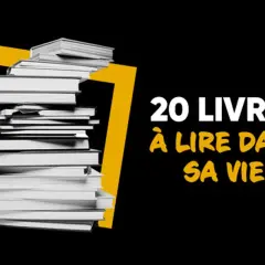 Une pile de livres blancs sur fond noir, encadrée par un 7 jaune. Le texte indique "20 livres à lire dans sa vie", une liste des meilleurs livres à lire absolument.