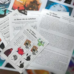 Des cartes thématiques sur le genre fantastique, avec des illustrations de monstres, de vampires et de fantômes.