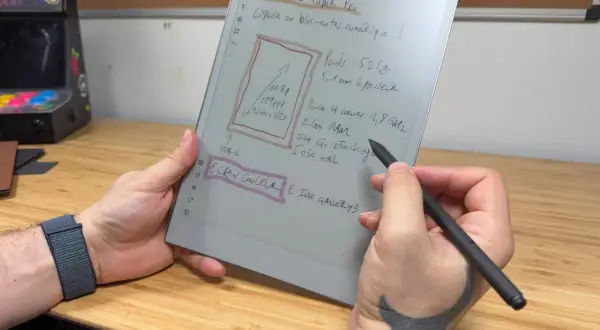 Test de la Paper Pro : une liseuse ou un bloc-notes numérique ? Sa taille remarquable 2 et ses caractéristiques techniques sont détaillées.