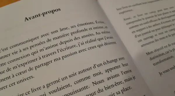 Exemple de préface d'un livre : "Avant-propos" sur une page, texte sur la connexion, la passion et le partage.