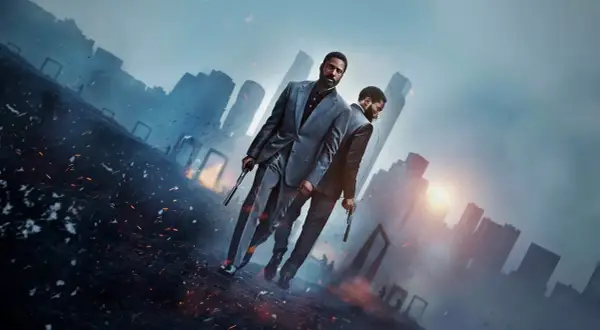 Deux hommes en costume, armés, se tiennent dans une ville en ruines. Une scène digne du meilleur livre thriller suspense.