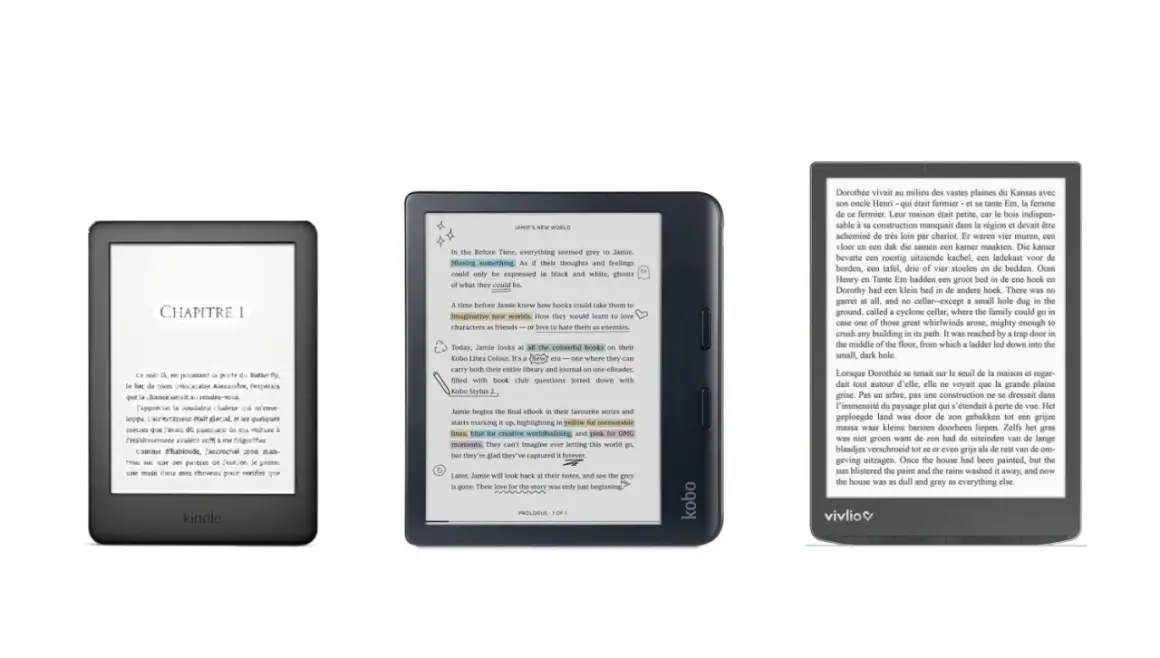 Trois liseuses affichant des livres numériques, dont une Kindle et une Kobo. Ces appareils sont parfaits pour lire des livres dans tous les formats.