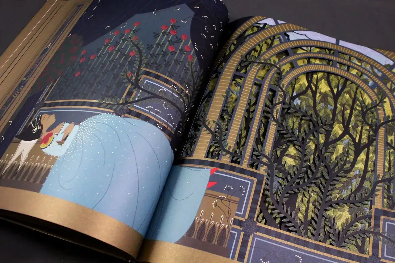 Une scène onirique d'un livre pop-up, avec une princesse endormie et une forêt stylisée. Ces albums jeunesse incontournables émerveillent.