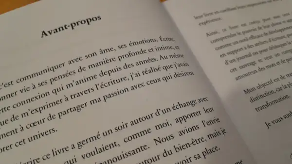 Exemple de préface d'un livre : "Avant-propos" sur une page, texte sur la connexion, la passion et le partage.