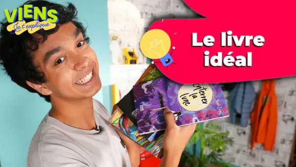 Un jeune homme souriant tient plusieurs livres, dont un avec une couverture violette représentant la lune. Le **style de livre** est varié, invitant à la découverte.